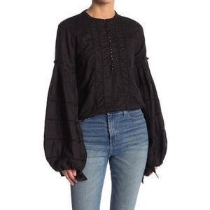 Free People | Black Puff Sleeve Top - E90